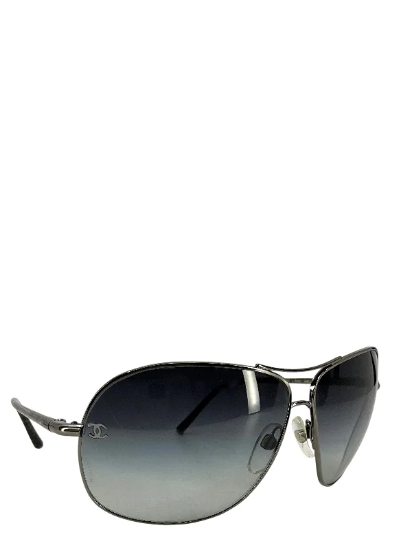 CHANEL CC Logo 4193 Aviator Sunglasses