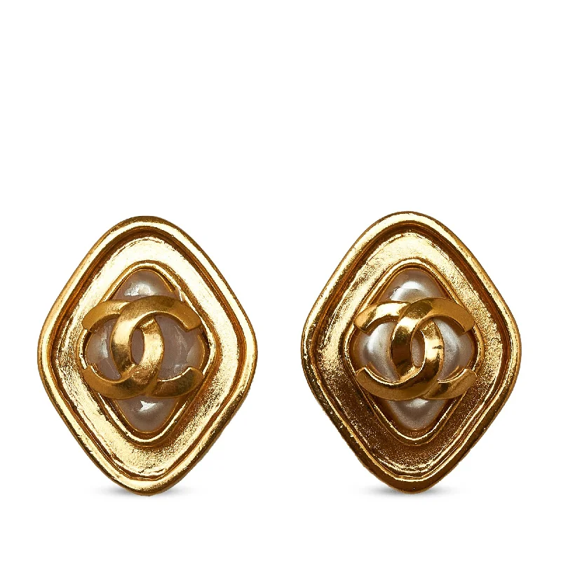 Chanel CC Clip-On Earrings (SHG-WmXFPc)