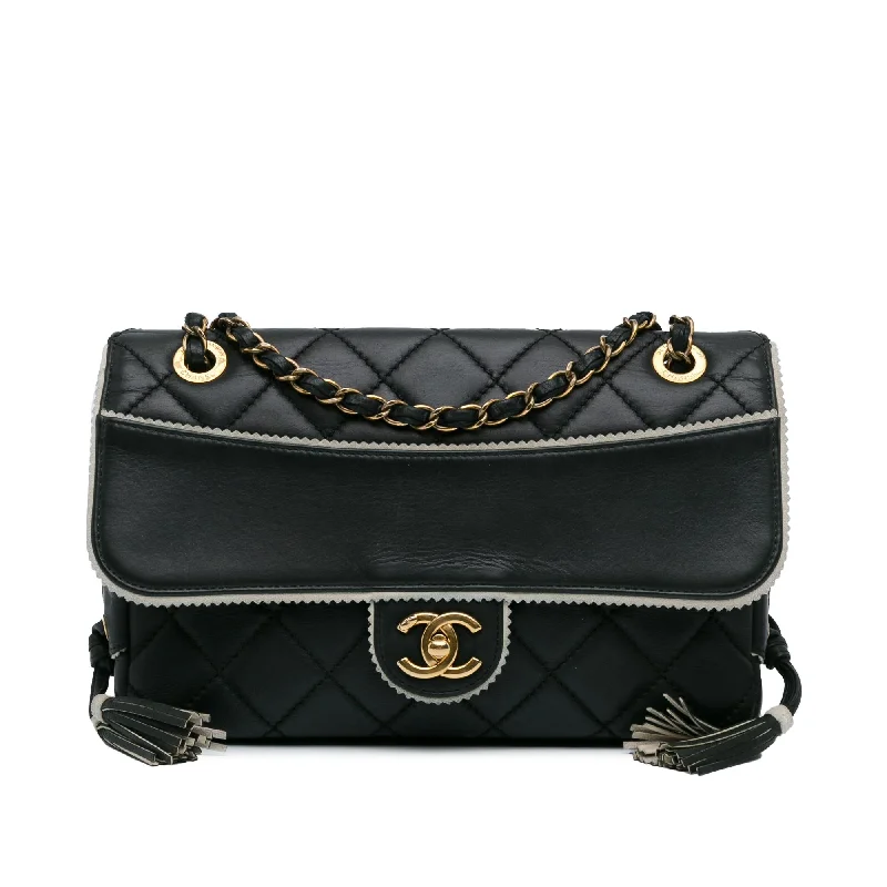 Chanel CC Quilted Lambskin Tassel and Border Embellished Flap Bag (SHG-anFwRO)