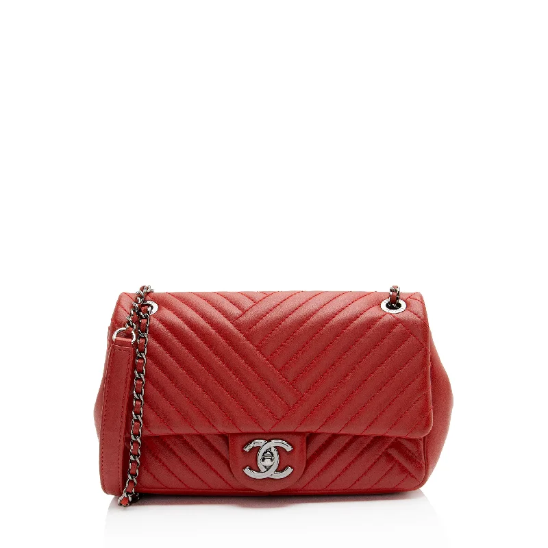 Chanel Chevron Lambskin Classic Small Single Flap Bag (SHF-jIdKDa)