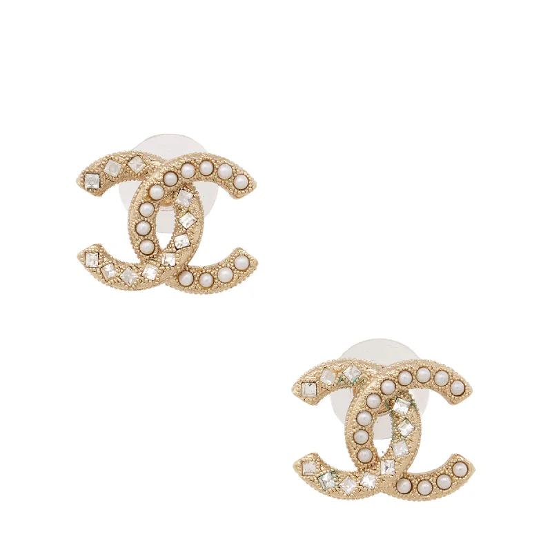 Chanel Crystal Pearl CC Stud Earrings (SHF-y4Owwc)