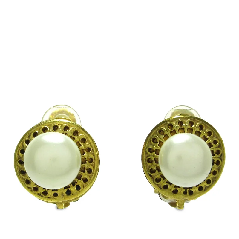 Chanel Faux Pearl Clip On Earrings (SHG-ugoORM)