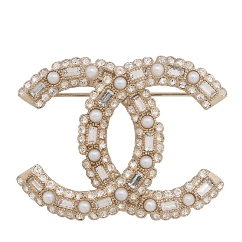 Chanel Pearl Crystal CC Brooch (SHF-fHOgJc)