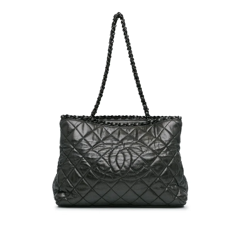 Chanel Quilted Aged Calfskin Chain Me Tote (SHG-63pbEt)