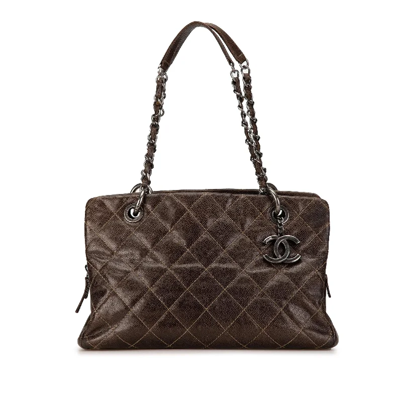 Chanel Small Quilted Caviar Chic Tote (SHG-RUXzte)