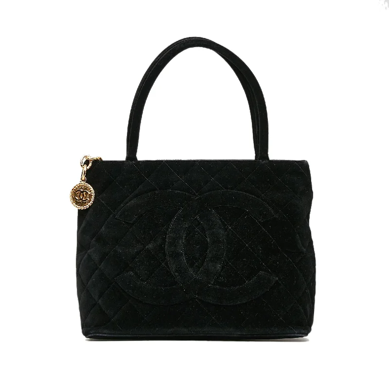 Chanel Velvet Medallion Tote (SHG-O6Jpwf)