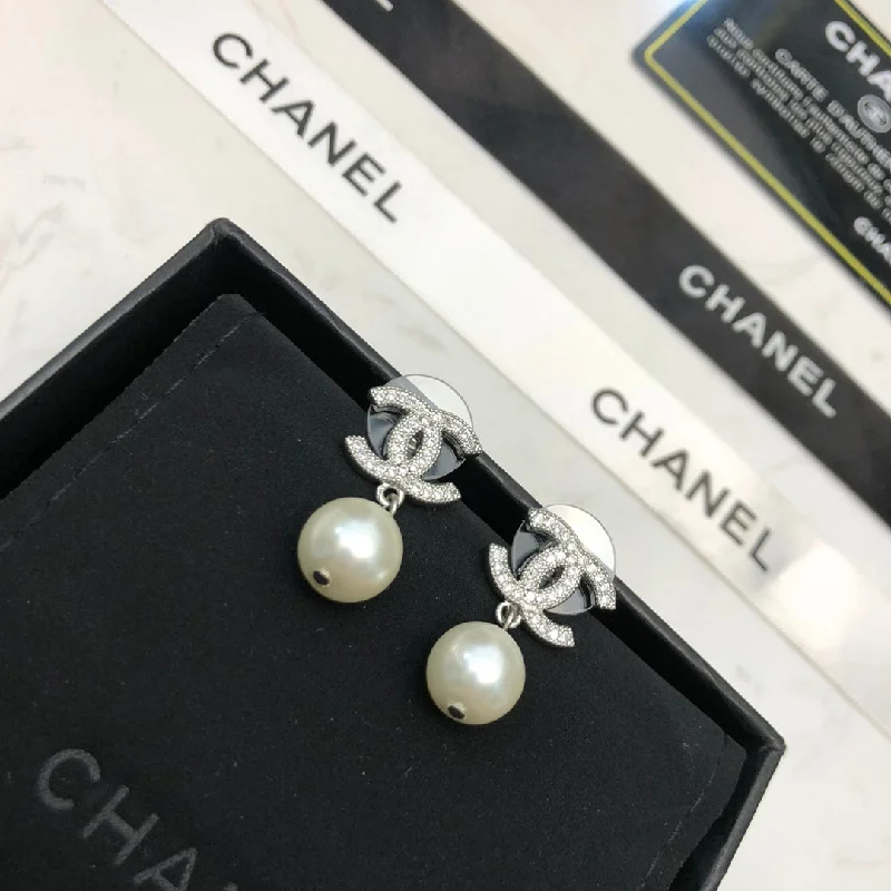 Brass material classic logo diamond inlaid Chanel pearl earrings