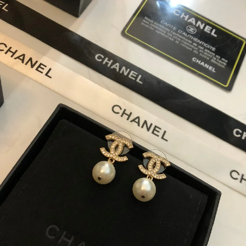 Brass material classic logo diamond inlaid Chanel pearl earrings