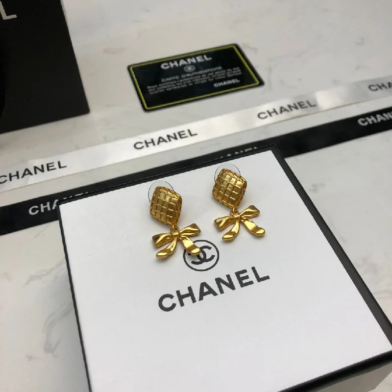 Brass material classic logo diamond inlaid Chanel pearl earrings