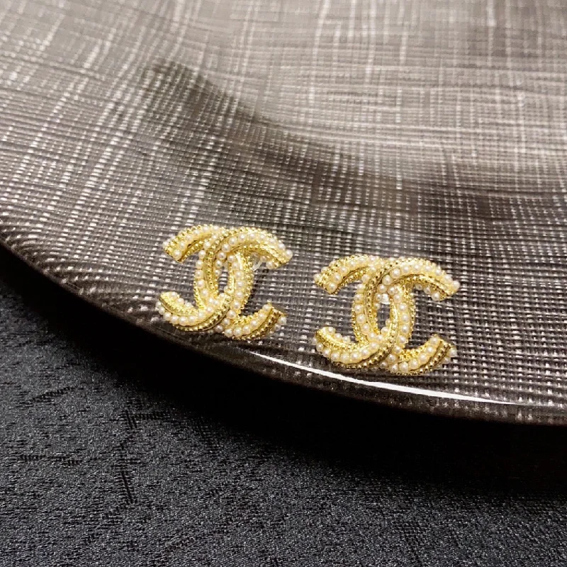 Chanel Golden inlaid small pearl earrings