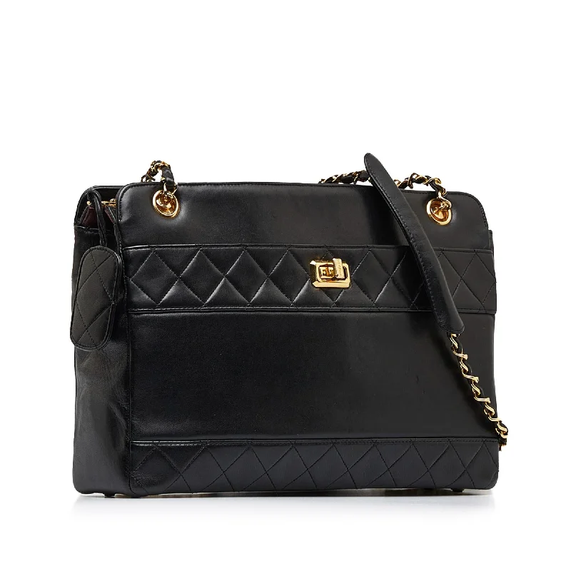 Chanel Matelasse Lambskin Chain Crossbody (gbepOg)