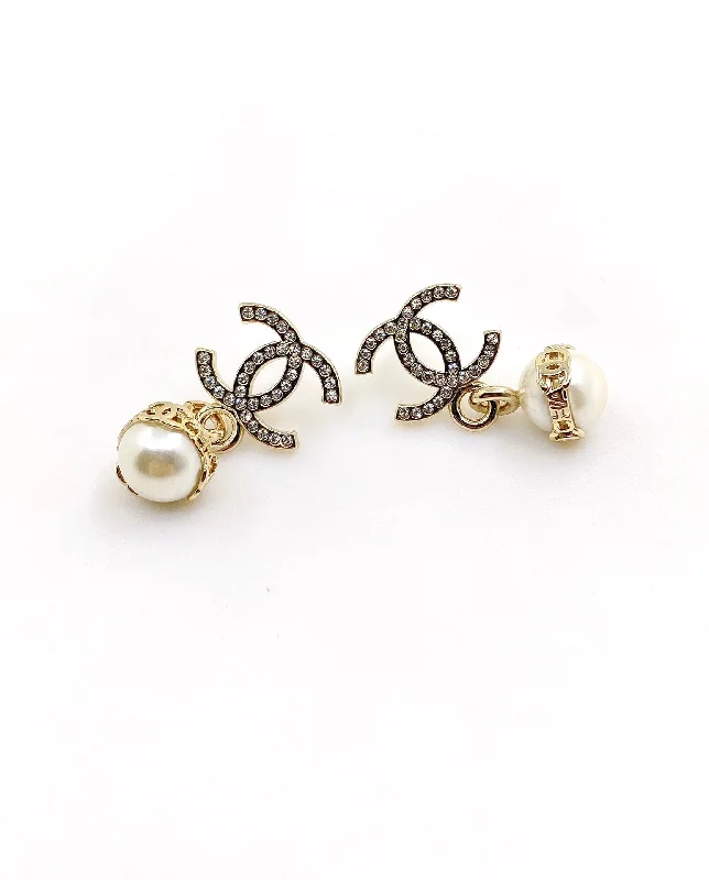 CHANEL Pearl Earrings