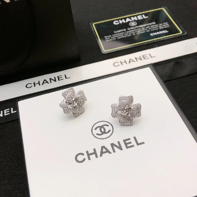 New Chanel pearl flower earrings