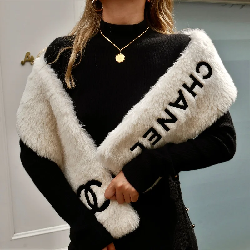 CHANEL 1994 Fur Scarf 43266