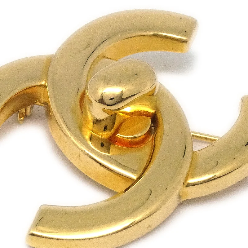 ★CHANEL 1996 CC Turnlock Brooch Large