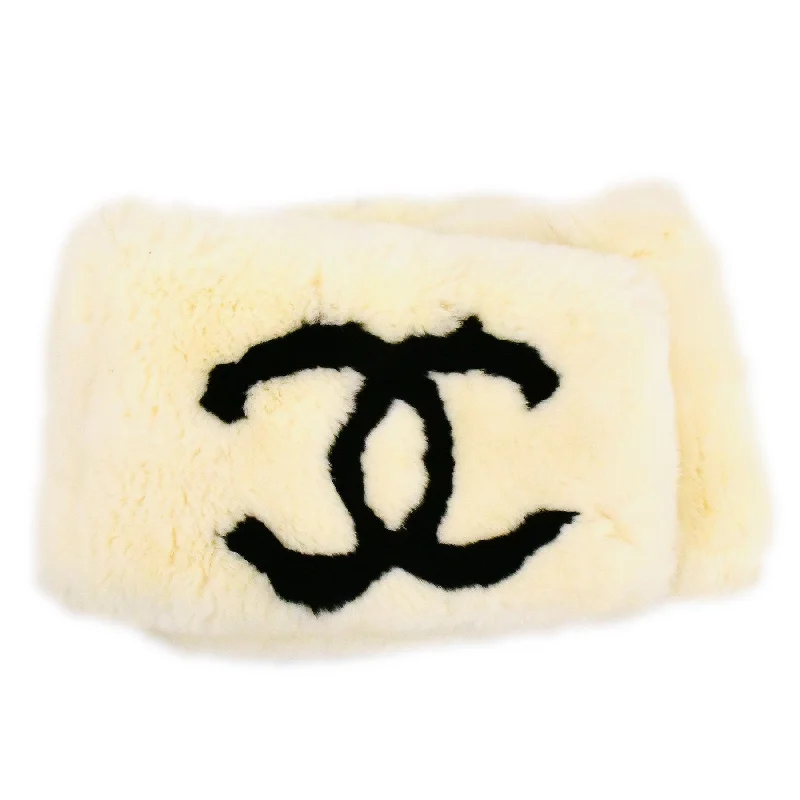 Chanel Fall 2001 Runway Fur Scarf